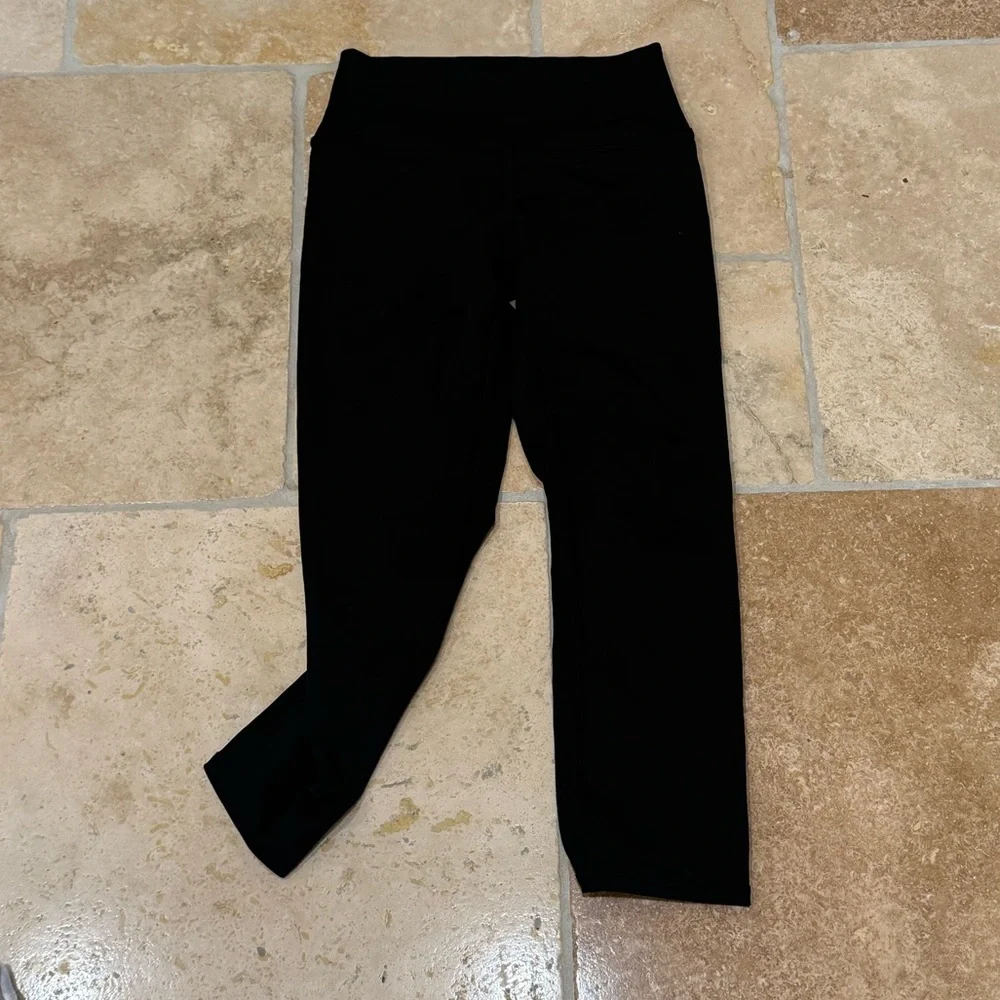 Alo Yoga High-Waist Airbrush Capri Leggings Black size small - Picture 7 of 8